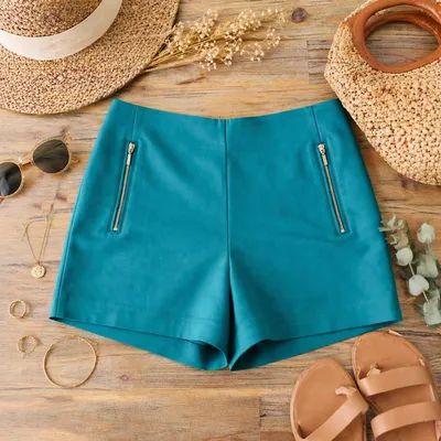 Short taille haute vert émeraude Kiabi – chic & moderne 🌸